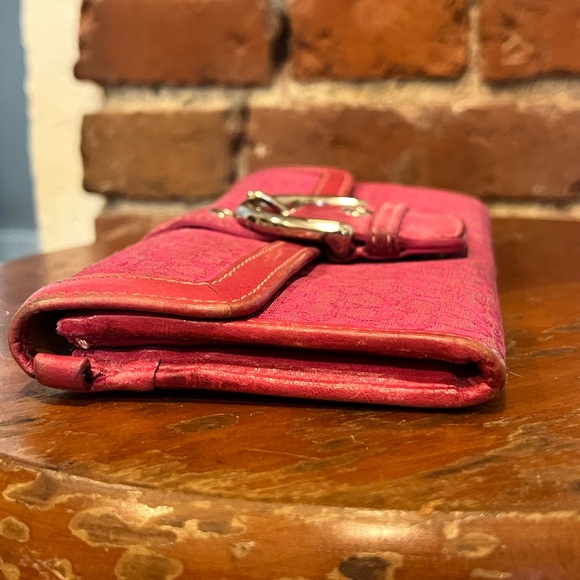 Coach Soho Buckle Signature Wallet Clutch Y2K Barbie Pink Jacquard Leather Flap - Picture 9 of 16